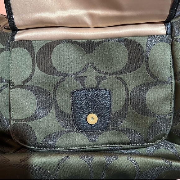 Beautiful COACH F1382-F26248 Campbell Signature Green Bag! - Picture 15 of 17